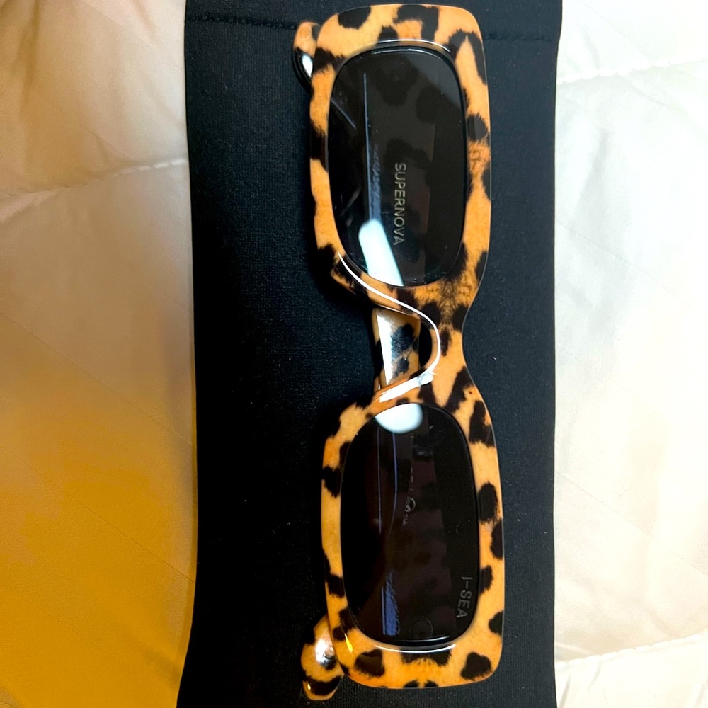 Rectangular thin cheetah sunglasses